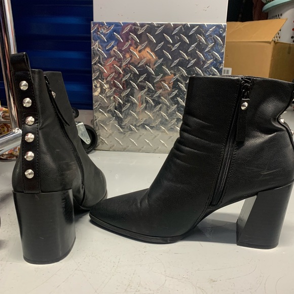 Black pointy toe boots - Picture 2 of 3